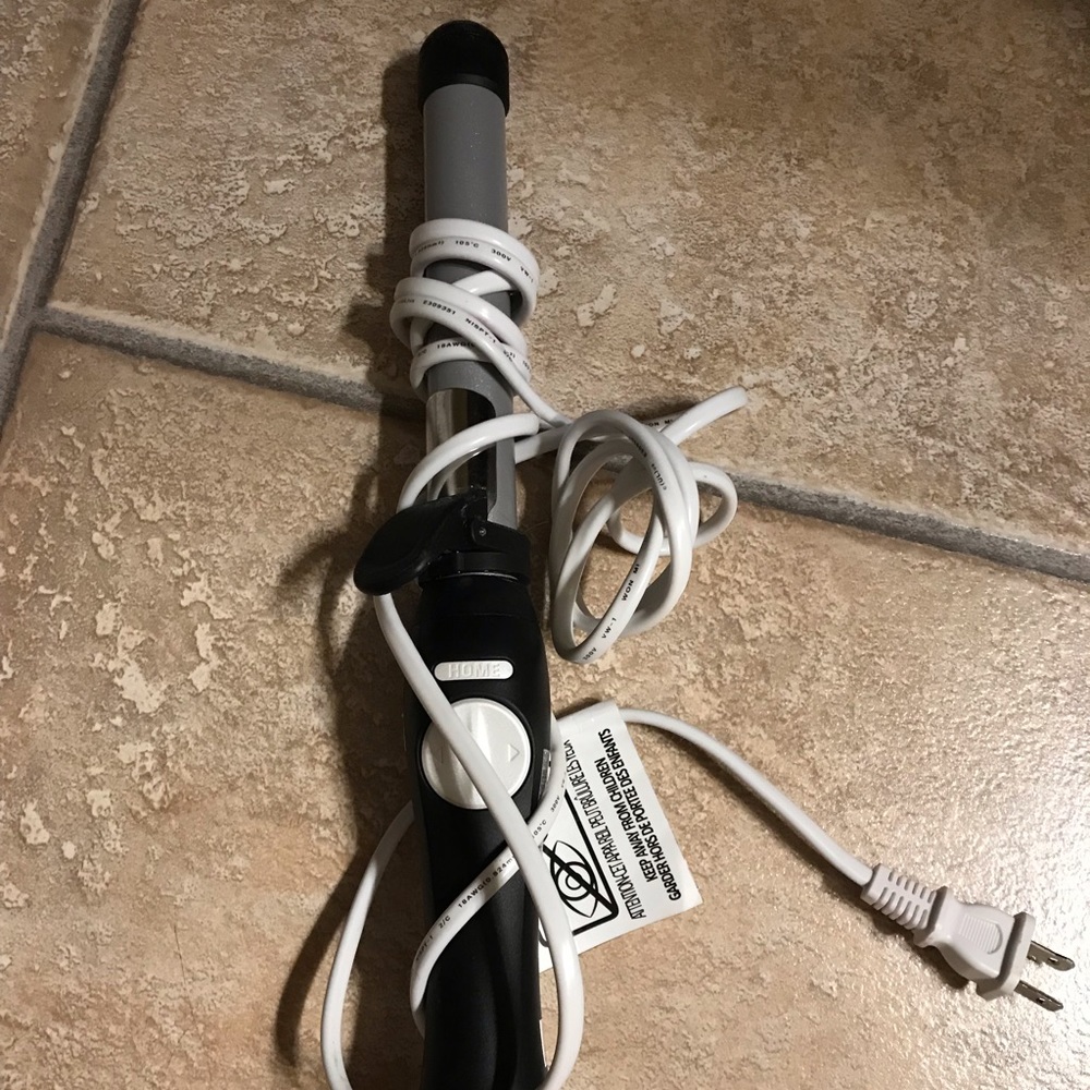 Beachwaver, gently used. I believe it’s 1 inch